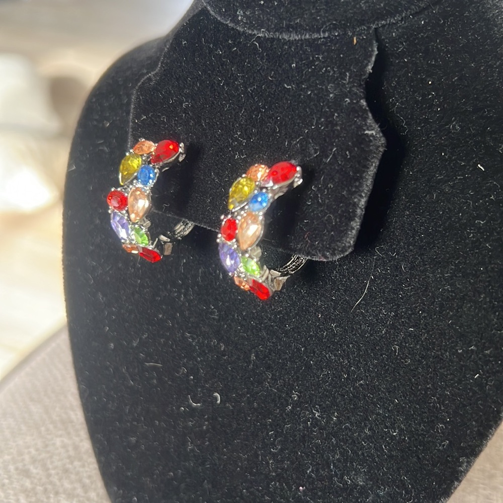 Multi colored stone hoops - Picture 2 of 4